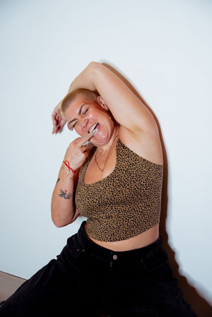 Shinni Neck Crop Tank In Classic Leopard - Manners London