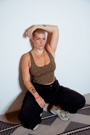 Shinni Neck Crop Tank In Classic Leopard - Manners London