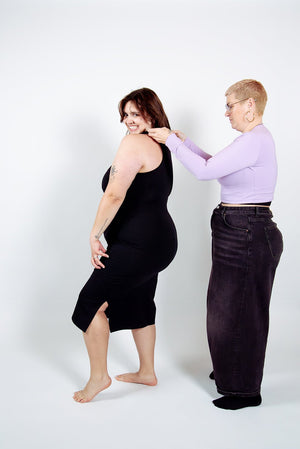 Shinni Neck Midi Dress In Black - Manners London