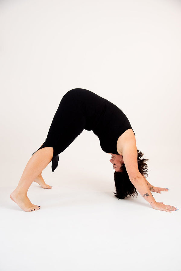 Shinni Neck Midi Dress In Black - Manners London