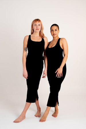 Shinni Neck Midi Dress In Black - Manners London