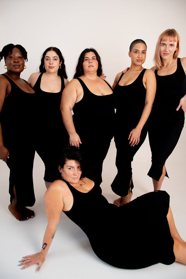 Shinni Neck Midi Dress In Black - Manners London