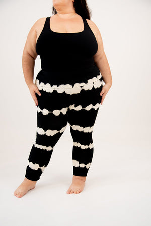 Super High Waist Tib Pant Petite In Blot Black - Manners London