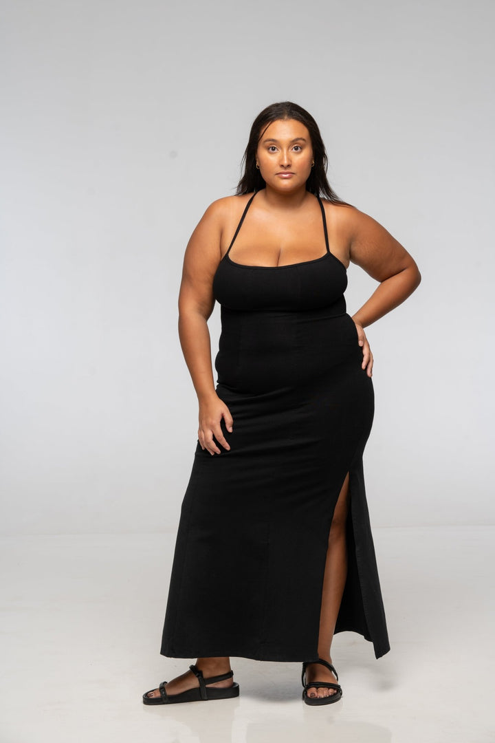 T - Bar Dress Maxi Regular in Black - Manners London