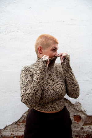 Turtle Neck Long Sleeve Crop Top with Hole in Classic Leopard - Manners London