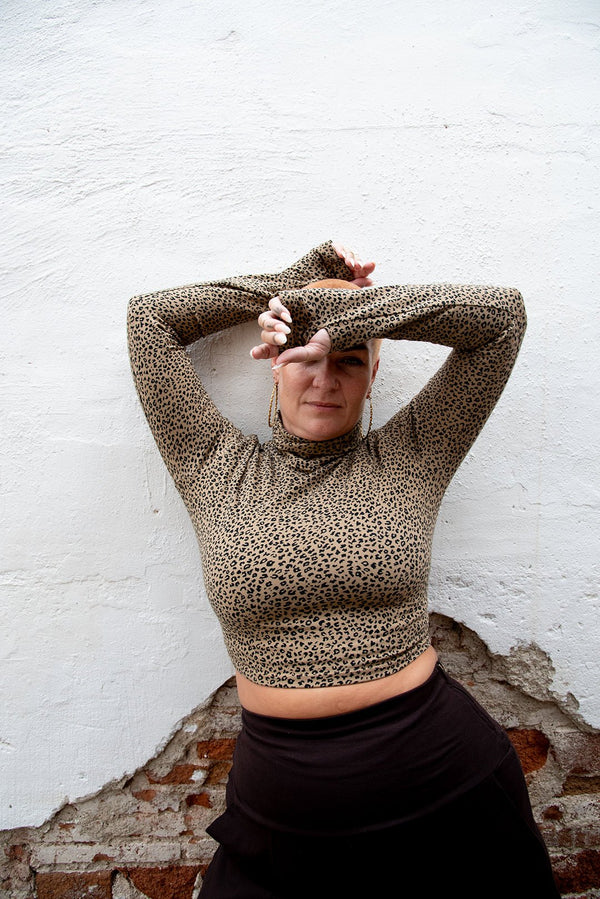 Turtle Neck Long Sleeve Crop Top with Hole in Classic Leopard - Manners London
