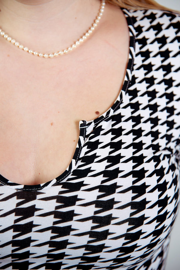 U Front Full Length Top 6/7 sleeves in Houndstooth Print - Manners London