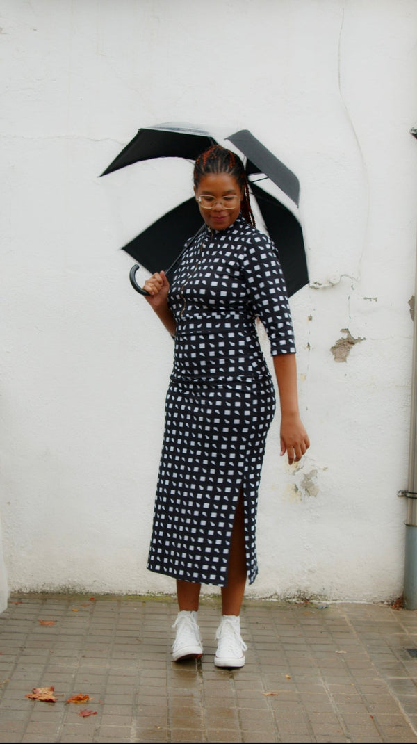 Zip Midi Dress 3/4 Sleeve Petite in Esk - Manners London